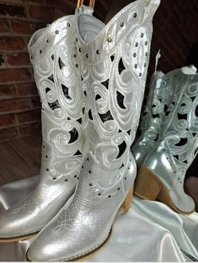 CUT OUTS-SILVER BOOTS